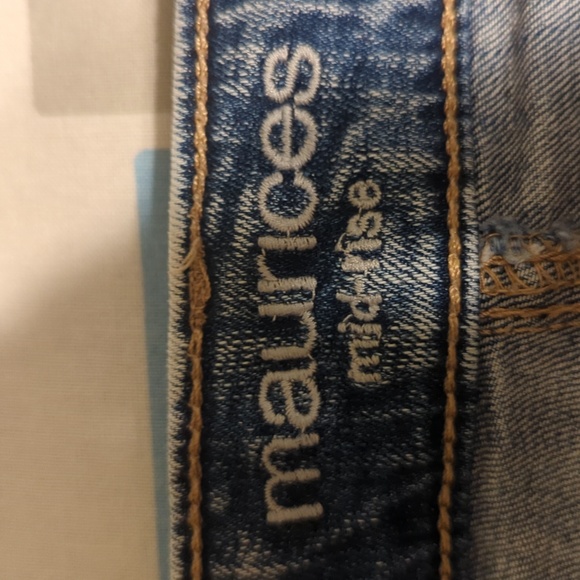 Maurices mid-rise ripped shorts inside 16 - Picture 4 of 5